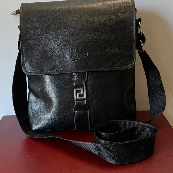 Delika-stylish black Crossbody messenger /handbag great for both men or women - Picture 1 of 8